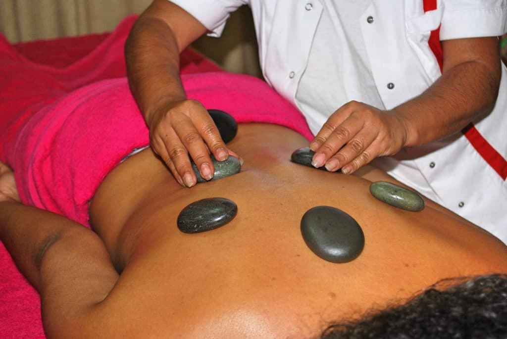 Hot Stone behandeling bij Thermen Hermitage